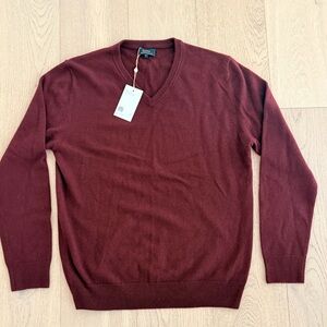 Quince Men's V-Neck Sweater in Burgundy